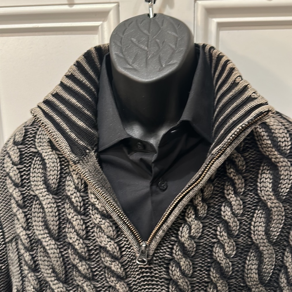 Men’s Mid to Heavy Weight Sweater.